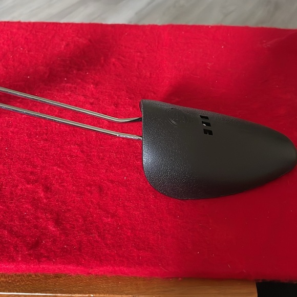 Shoe Gear Men’s Shoe Tree-Black-Plastic-Adjustable-Fits Most Sizes and Styles - Picture 6 of 6